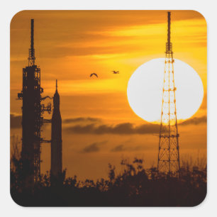 Artemis Moon Rocket in Dawn Vierkante Sticker