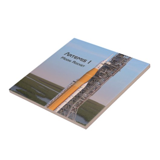 Artemis One Moon Rocket op pad Tegeltje (Zijkant)