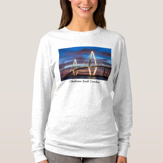 Arthur Ravenel Bridge bij nacht lange hoes T-shirt (Voorkant)