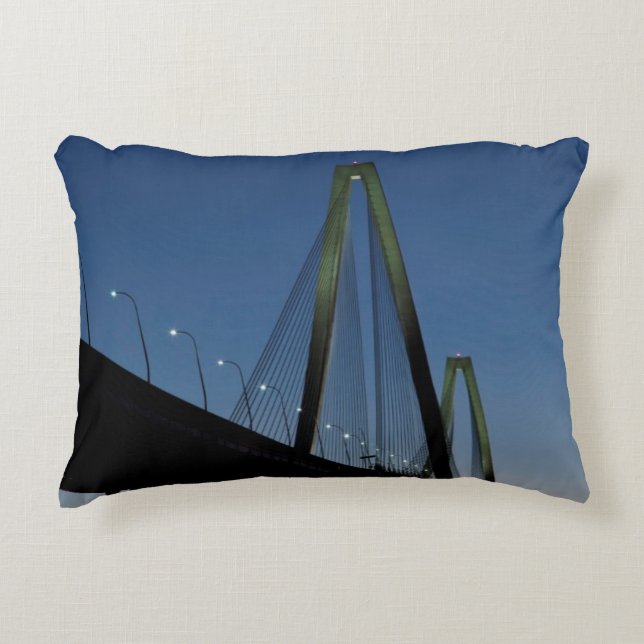 Arthur Ravenel Jr. Bridge in Dusk Decoratief Kussen (Voorkant)