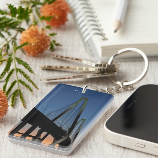 Arthur Ravenel Jr. Bridge in Dusk Sleutelhanger (Voorkant Rechts)