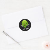 Arti-choke Funny Veggie Artichoke Pun Dark BG Ronde Sticker (Envelop)