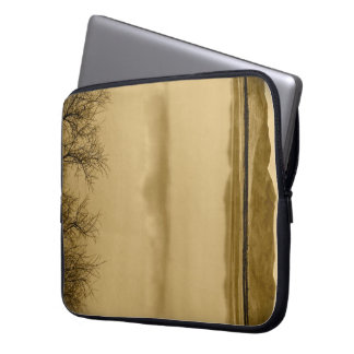 ARTISTIEK LANDSCHAP MET MEER EN REFLECTIES LAPTOP SLEEVE