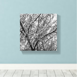 Artistieke B & W-foto van sneeuw op boomtakken Canvas Afdruk