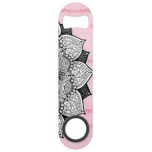 Artistieke Boho Hand Drawn Mandala op Roze Tie Dye Speed Flessenopener