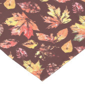 Artistieke herfst bladeren patroon op Rich Brown Medium Tafelloper (Hoek)