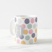 artistieke kleurrijke pastelpolka dot monogram koffiemok (Voorkant links)