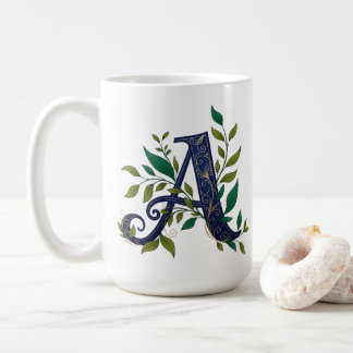 Artistieke M – Fantasieblauw & Gouden Letter Koffiemok