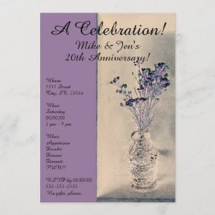 Artistieke paarse bloemen in vaas uitnodiging