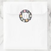 artistieke penseelstreek pastel polka dot monogram ronde sticker (Tas)
