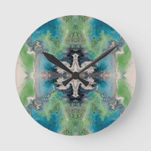 Artistieke vloeibare abstractie in aqua en groen ronde klok