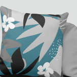 Artistisch Abstract Botanisch | Turquoise & Gray Kussen<br><div class="desc">Moderne gooien kussen zijn uitgerust met een artistiek abstract botanisch ontwerp in een turkooistisch en grijs kleurenpalet met zwarte en witte accenten. Deze abstracte samenstelling is in Memphis-stijl opgebouwd op combinaties van organische bladeren en bloemen, die elkaar overlappen en doorweven zijn tot een stijlvol organisch tropisch botanisch patroon. De grijze...</div>
