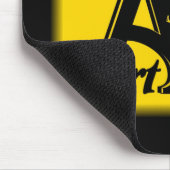 ArtKSZP Logo mit kleinem Golem schwarz gelb design Muismat (Hoek)