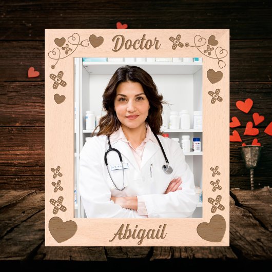 Artsen geven hartliefde gegraveerde lijstjes