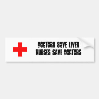 Artsen redden levens - Verpleegsters redden dokter Bumpersticker