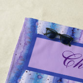 Artsy Blue Lavender en White Waterverf Streaks Strandlaken (In situ)