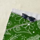 Artsy Feather Doodles Green Boho Volleybal Strandlaken (In situ)