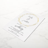 Artsy laurierblad frame script bruiloft echt folie uitnodiging (Gedraaid)