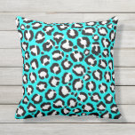 Artsy Modern Cyan Blue Leopard Animal Print Buitenkussen<br><div class="desc">Kunstmatige, moderne, trendy en meisjes zwart-wit met de hand getekend proefblad voor dierlijke afdrukken op een cyaan blauwe achtergrond. ***BELANGRIJKE NOTA VAN HET ONTWERP: Voor om het even welk verzoek van het douaneontwerp zoals passende productverzoeken, kleurenveranderingen, plaatsingsveranderingen, of een ander veranderingsverzoek, te klikken gelieve op de "CONTACT"knoop of de ontwerper...</div>