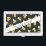 Artsy Modern Geel Zwart Waterverf Biersteins Visitekaarthouder<br><div class="desc">Dit kunstzinnige en moderne patroon is perfect voor de bierliefhebber. Het heeft een handgeschilderd geel en wit schuimend biersteinstatroon bovenop een zwart abstract patroon. Het is cool, uniek, mannelijk en leuk! ***BELANGRIJKE ONTWERPNOTA: Voor om het even welk douaneontwerpverzoek zoals aanpassingsproductverzoeken, kleurenveranderingen, plaatsingsveranderingen, of een ander veranderingsverzoek, gelieve te klikken op...</div>