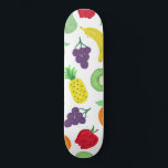 Artsy Summer Colorful Acryllic Fruit Patroon Persoonlijk Skateboard<br><div class="desc">Dit artsachtige en unieke patroon is perfect voor het zomerseizoen. Het schildert een helder en levendig kleurrijk, met acrylverf geschilderd fruitpatroon, met inbegrip van peren, appelen, bananen, sinaasappels, druiven en kiwi, boven op een eenvoudige witte achtergrond. Het is een moderne, coole, speelse voetafdruk. ***BELANGRIJKE NOTA VAN HET ONTWERP: Voor om...</div>