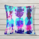 Artsy Summer Pink Blue Colorful Tie Patroon Buitenkussen<br><div class="desc">Dit kunstmatig en modern zomerpatroon is perfect voor uw seizoensstijl. Hij heeft een cool aqua, kobalt blauw, helder roze en paars stropdas-kleurstofpatroon boven op een eenvoudige witte achtergrond. Het is hipster, bohemisch en uniek, en geeft je die modieuze en trendy blik. ***BELANGRIJKE NOTA VAN HET ONTWERP: Voor om het even...</div>