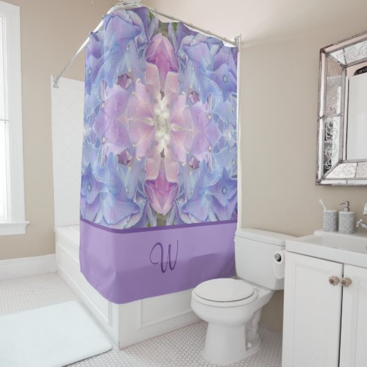 Arty Blue Paars Lavender Pink Floral Monogram Douchegordijn (In situ)
