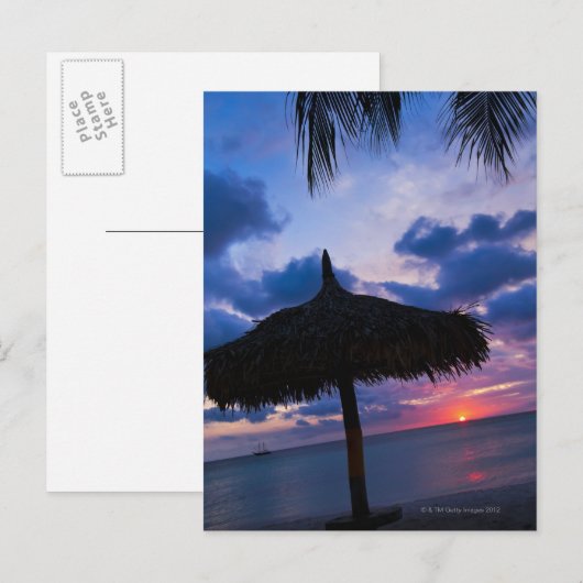 Aruba, silhouet van palapa op het strand op zonson briefkaart (Voorkant / Achterkant)
