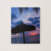 Aruba, silhouet van palapa op het strand op zonson legpuzzel (Verticaal)