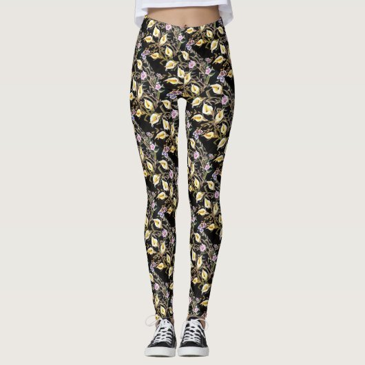 Arum Lily Artistic Floral Design on Black Leggings (Voorkant)