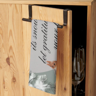 As winter weaves its snowy art, let gratitude warm theedoek