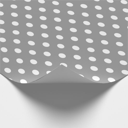 Ash Grijs Wit Polka Dots Design Cadeaupapier (Hoek)
