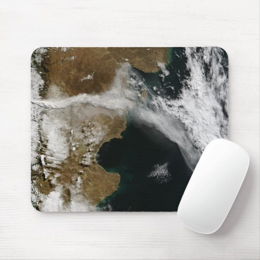 Ash plume van de uitbarsting van Chaiten vulcano,  Muismat (Met muis)