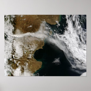 Ash plume van de uitbarsting van Chaiten vulcano,  Poster