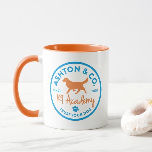 Ashton & Co. K9 Academy 11 oz. 2c. Circle Logo Mok (Met donut)