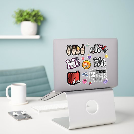 ASL Affirmation Stickers – Voice, Kindness, Power (Laptop op bureau)