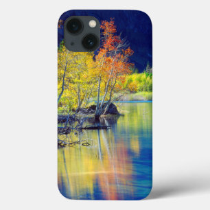 Aspen boom in herfst reflecterend in Grant Lake iPhone 13 Hoesje