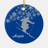 Aspen Snowflake Skier Persoonlijk Keramisch Ornament (Voorkant)