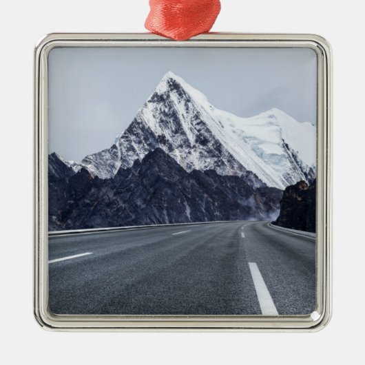 Asphalt Road voor Snow Mountain Metalen Ornament (Voorkant)