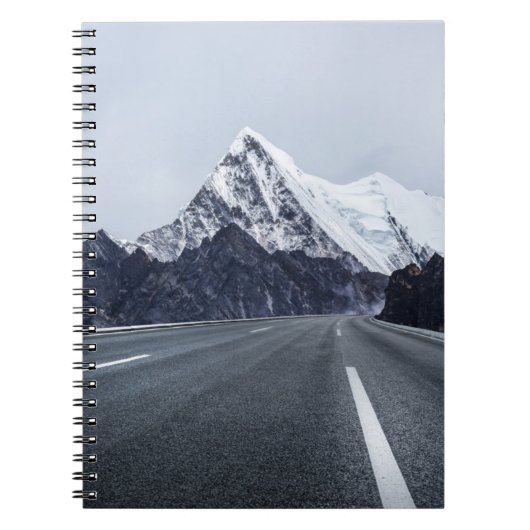 Asphalt Road voor Snow Mountain Notitieboek (Voorkant)