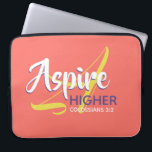 ASPIRE HOGER Inspirerend Christelijk koraal Laptop Sleeve<br><div class="desc">Het Inspirerend bericht - Aspire Hoger - met de verwijzing Colossians van de Manuscript 3:2 "plaats uw mening op dingen hierboven". Een motivatie bericht, eenvoudig nog stijlvol getoond. Monogram A voor Aspire op de achtergrond. Al tekst is volledig klantgericht, zodat kunt u met uw eigen monogram, favoriete bericht en de...</div>