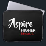 ASPIRE HOGER zwart Inspirerend Christelijk Laptop Sleeve<br><div class="desc">Het Inspirerend bericht - Aspire Hoger - met de verwijzing Colossians van de Manuscript 3:2 "plaats uw mening op dingen hierboven". Een motivatie bericht, eenvoudig nog stijlvol getoond. De tekst is volledig klantgericht, zodat kunt u met uw eigen favoriete bericht en verwijzing van de Manuscript personaliseren, of u kunt weggaan...</div>