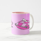 Assepoester Slipper over roze  kunst Tweekleurige Koffiemok (Voorkant rechts)