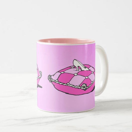 Assepoester Slipper over roze  kunst Tweekleurige Koffiemok (Voorkant rechts)