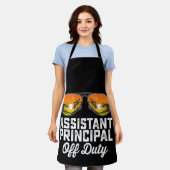 Assistent-directeur buiten dienst laatste schoolda schort (Gedragen)