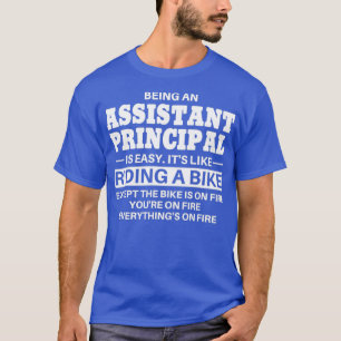 Assistent-hoofdbestuurder die een bike Classic TSh T-shirt