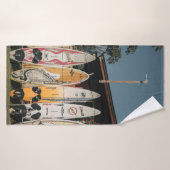 Assorberende surfplanken staan op open veld in de badhanddoek (Badhanddoek)