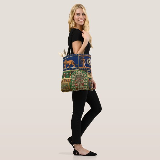 Assyrisch retro patroon tote bag (Op model)