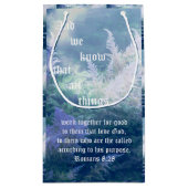 Astilbe Blue Mist Romans 8:28 Klein Cadeauzakje (Achterkant)