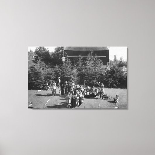 Astoria, Oregon Indian War Dance at Centennial Canvas Afdruk (Voorkant)